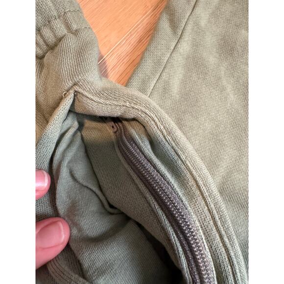 Alix Earle Hot Mess Sweatpants - Picture 6 of 7